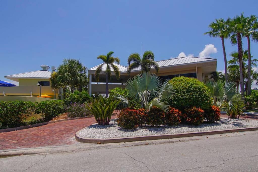River Delight,Studio109, Beach & Pool Steps Away + Wifi Ruskin Exterior photo