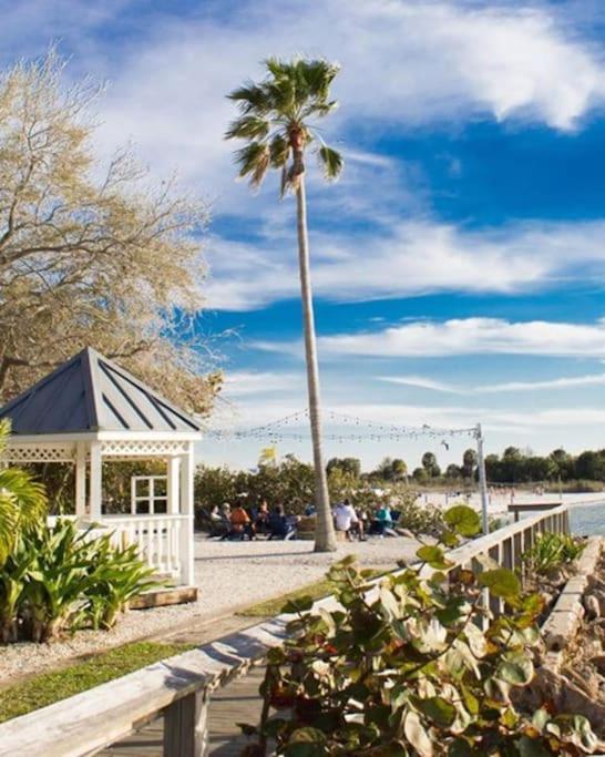 River Delight,Studio109, Beach & Pool Steps Away + Wifi Ruskin Exterior photo