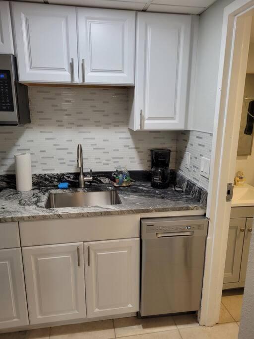 River Delight,Studio109, Beach & Pool Steps Away + Wifi Ruskin Exterior photo