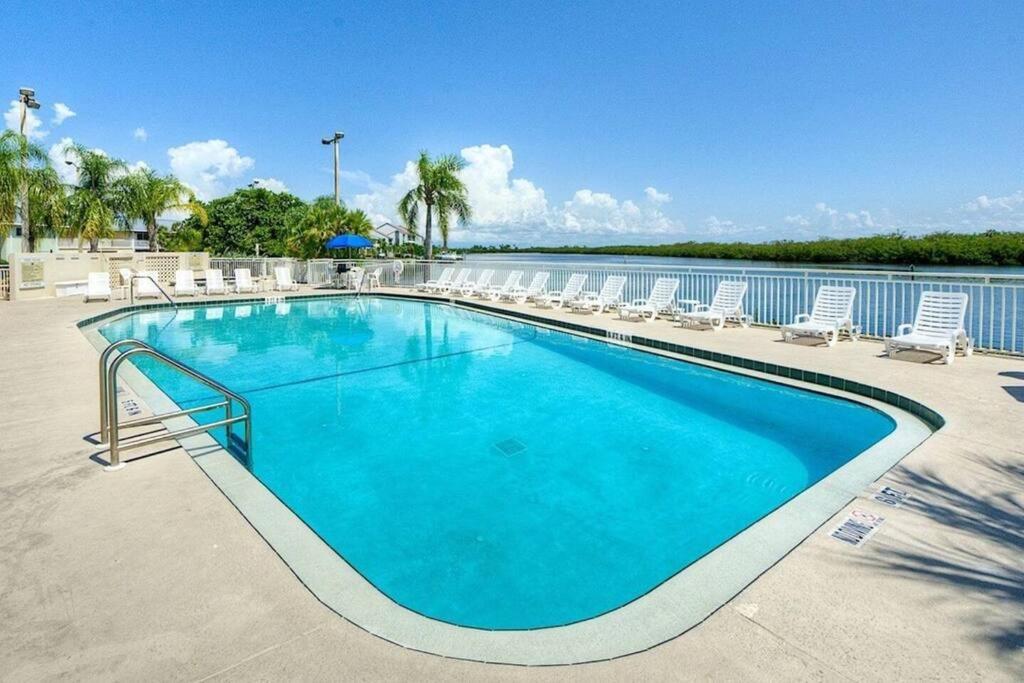 River Delight,Studio109, Beach & Pool Steps Away + Wifi Ruskin Exterior photo